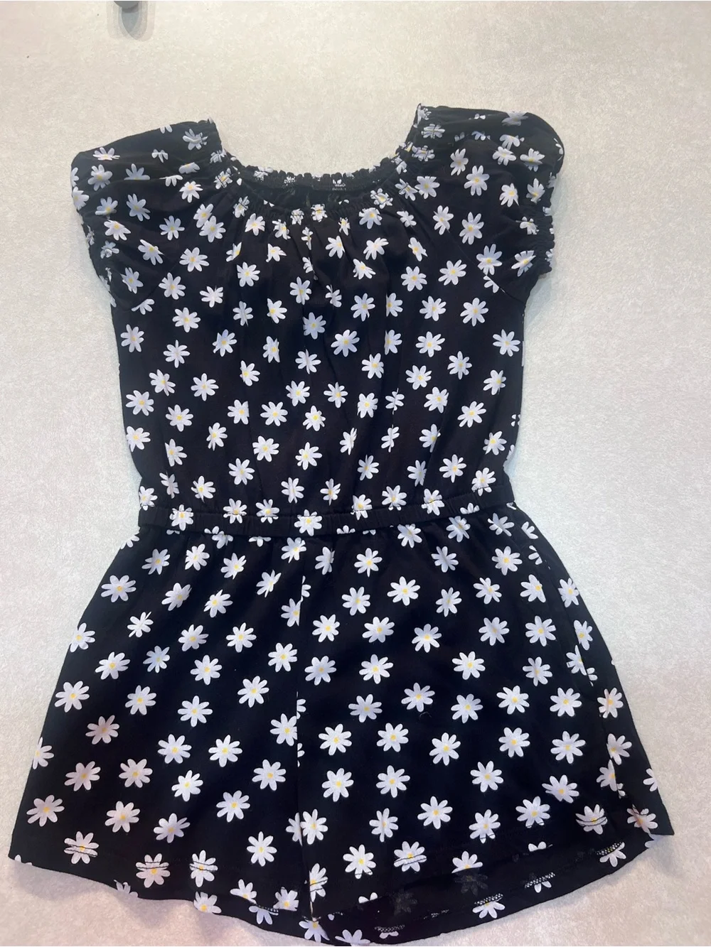 NWOT Girls' Black Daisy Print romper  - Cute Floral Summer romper (k)